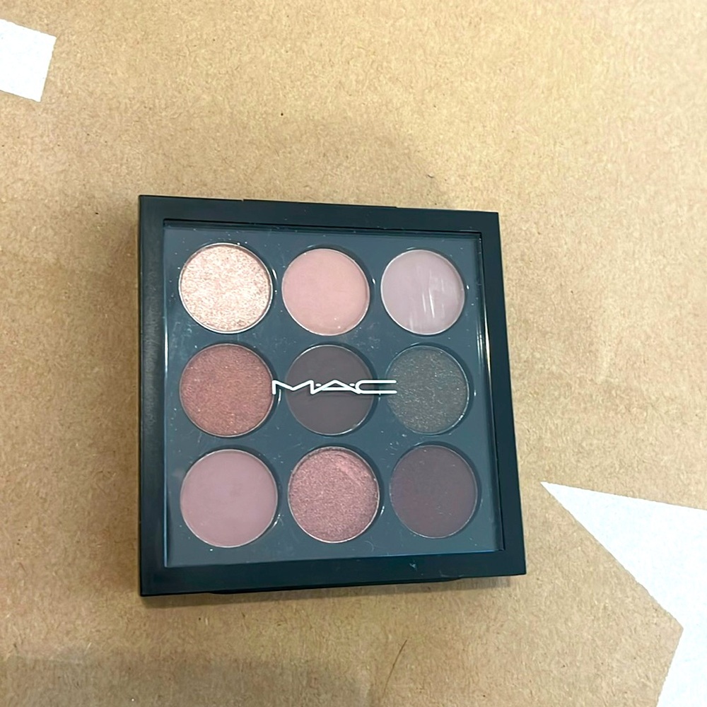 M.A.C Eye Shadow Burgundy 100% NEW